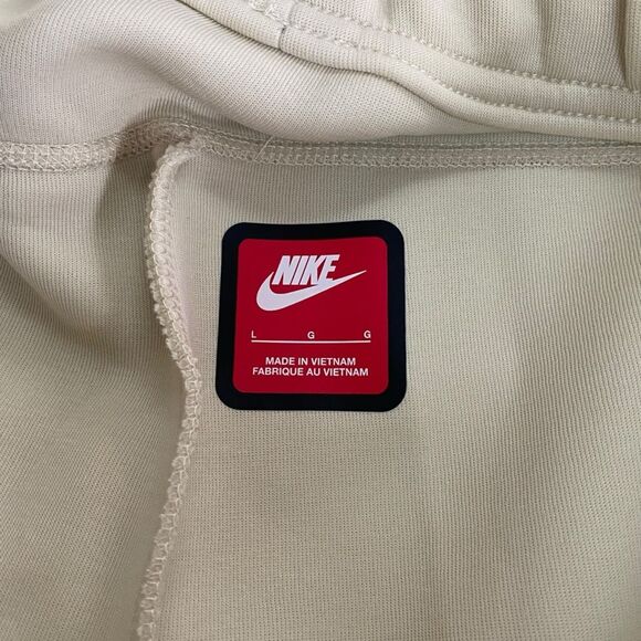 Nike Sportswear Tech Fleece Light Khaki Cream Black Shorts FB8171-234 New - Picture 9 of 11